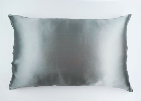 A 100% Mulberry Silk Pillowtex pillowcase on a white background is excellent for hair care.