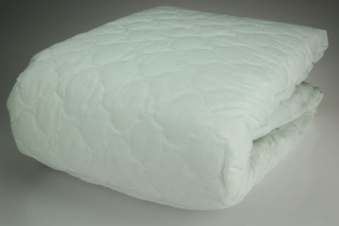 An image of a white quilt with Restful Nights® Extra Ordinaire Mattress Pad on a white surface.