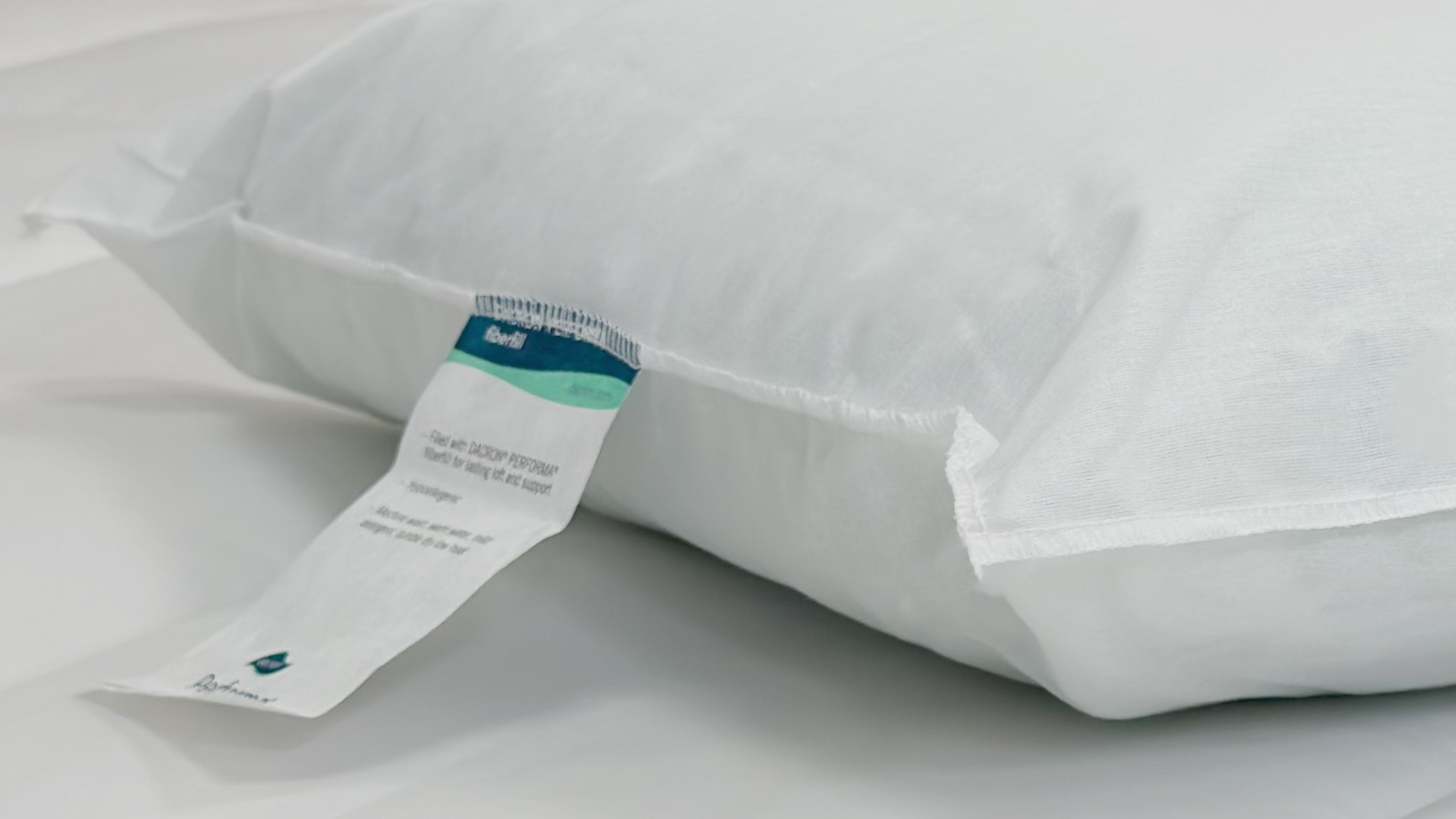 JS Fiber Hollofil II Pillow | Medium